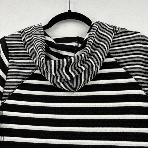 Chico's Zenergy Hooded Tunic Top Size 8/10 Black White Stripe Stretch Knit - Picture 7 of 10
